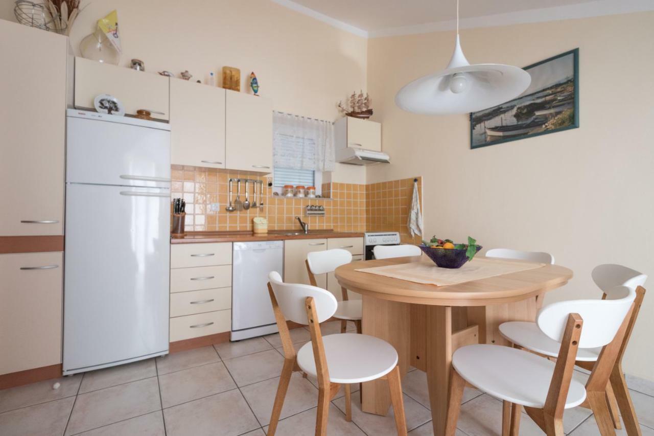 Apartman Nena Turanj Esterno foto