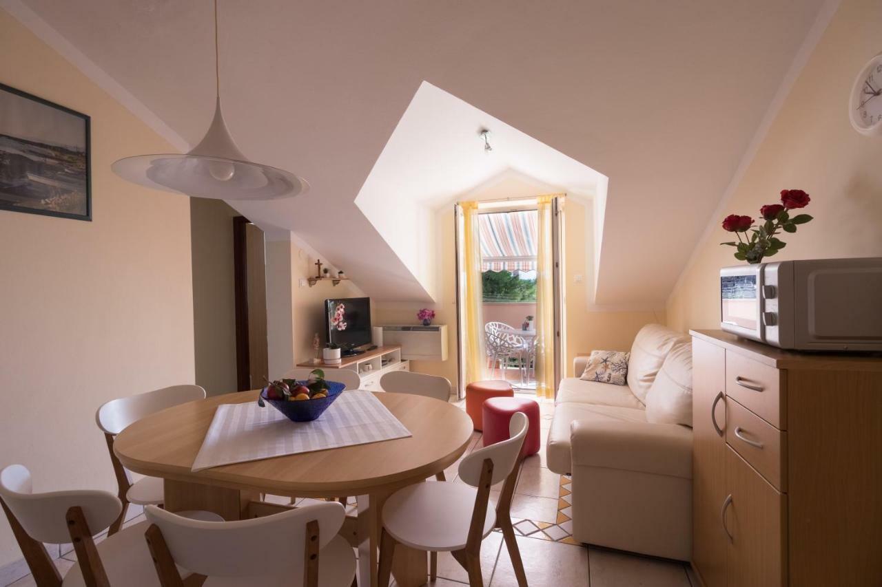 Apartman Nena Turanj Esterno foto