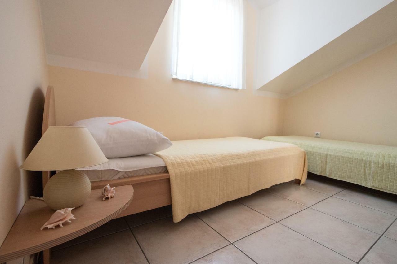 Apartman Nena Turanj Esterno foto